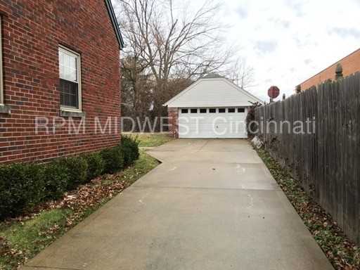 6863 Elwynne Dr - Photo 2 of 18