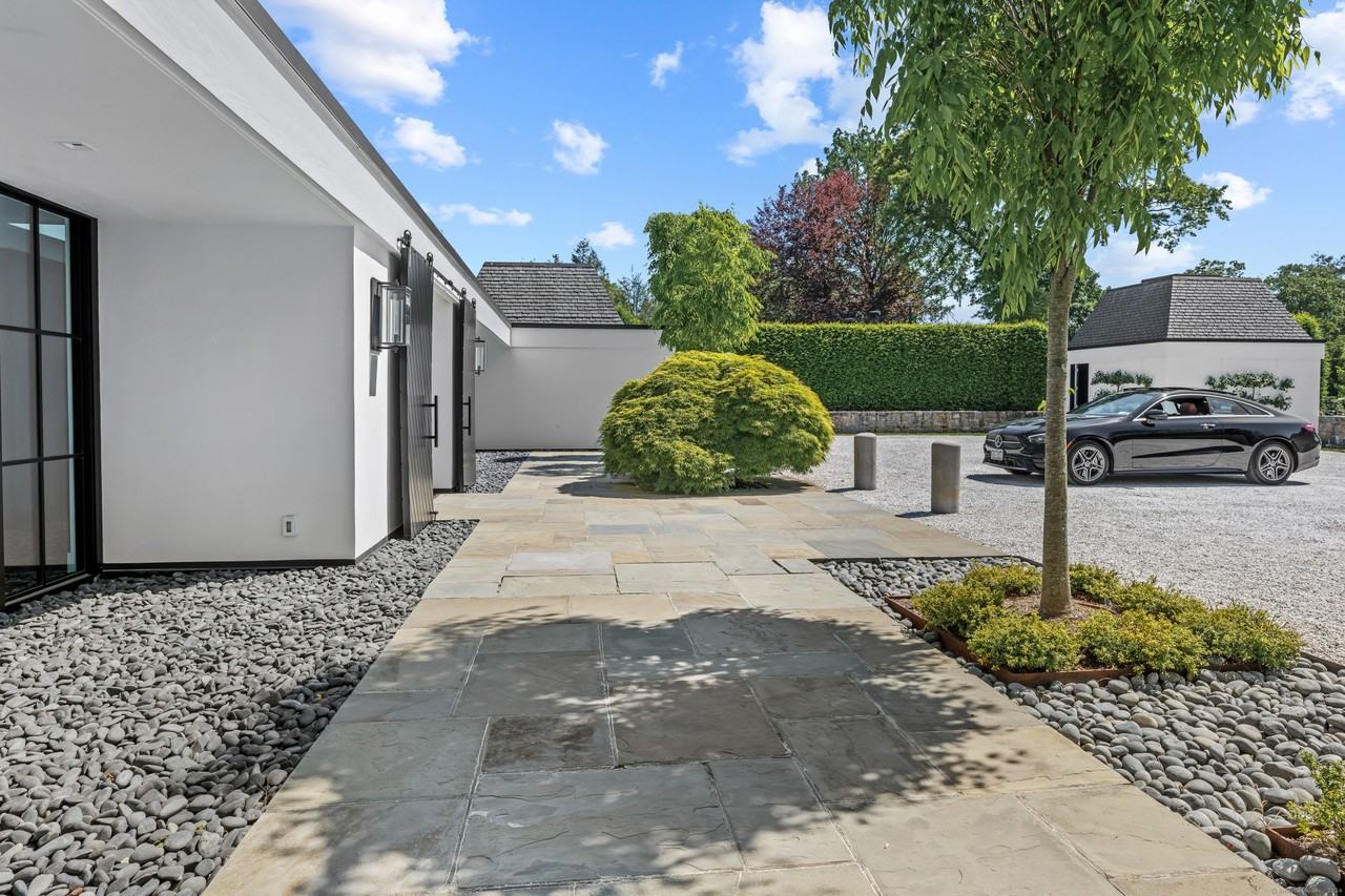 4900 Congress St - Photo 4 of 40