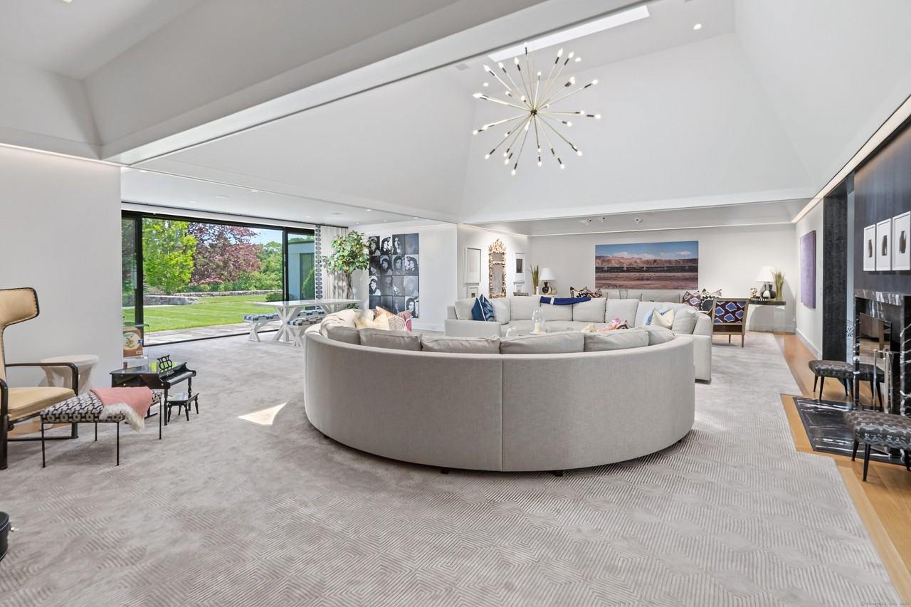 4900 Congress St - Photo 7 of 40