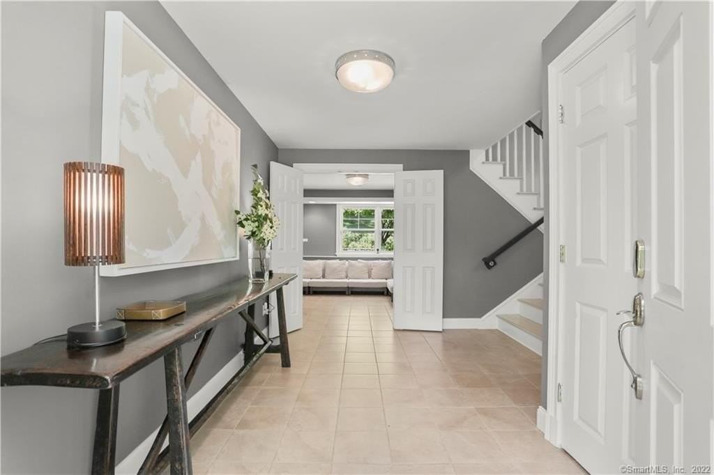 220 Burr St - Photo 3 of 34