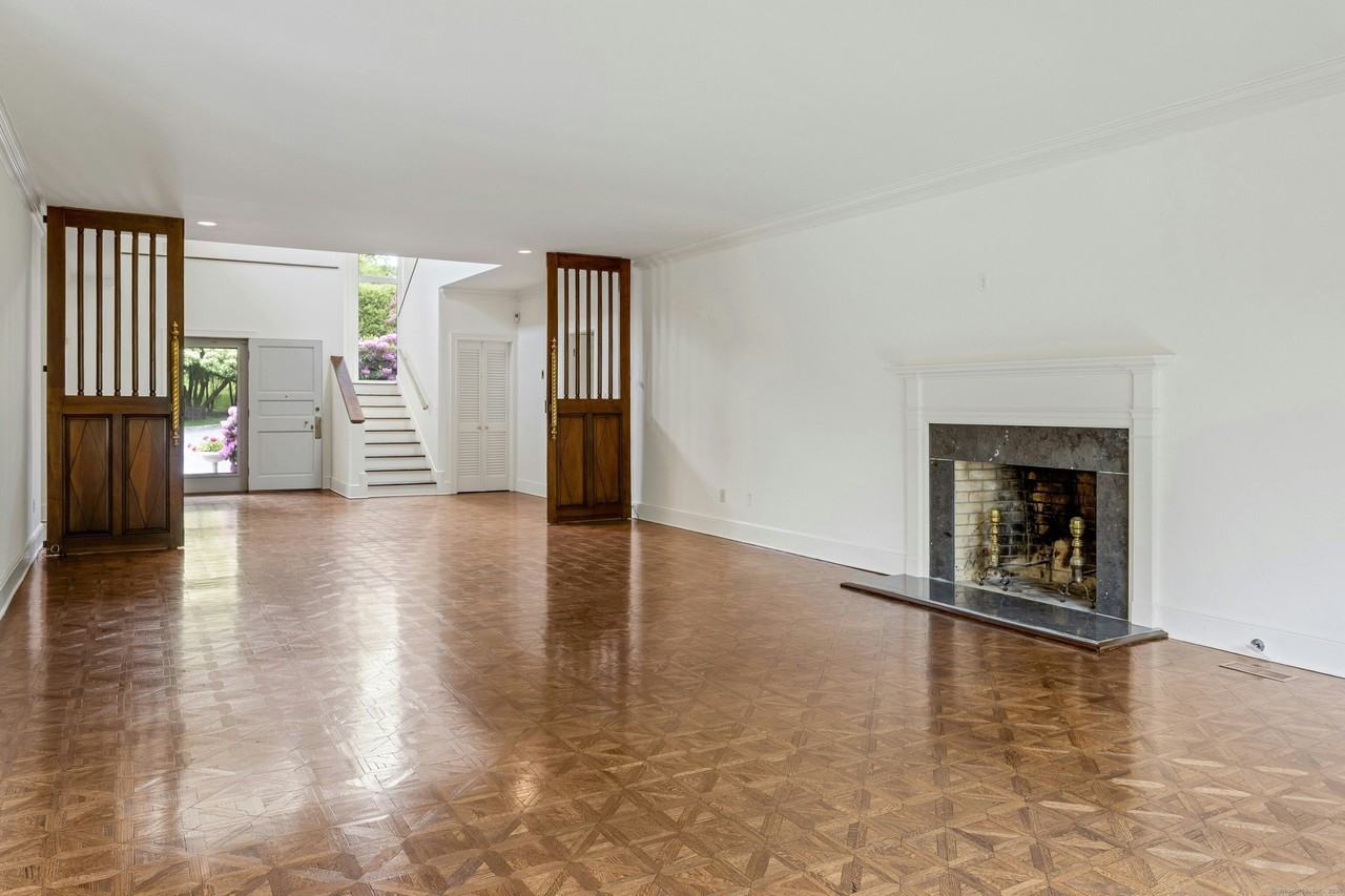 680 Weed St - Photo 5 of 31