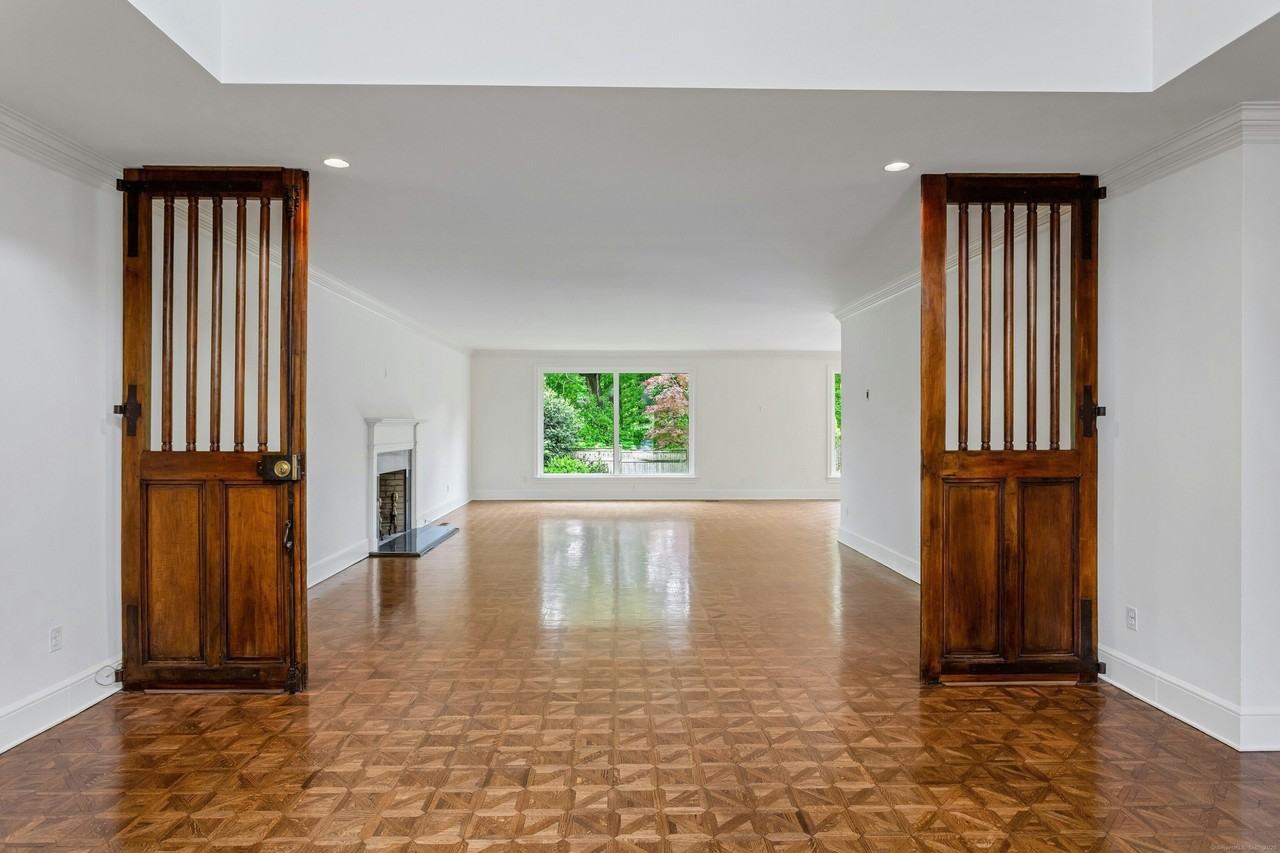 680 Weed St - Photo 6 of 31