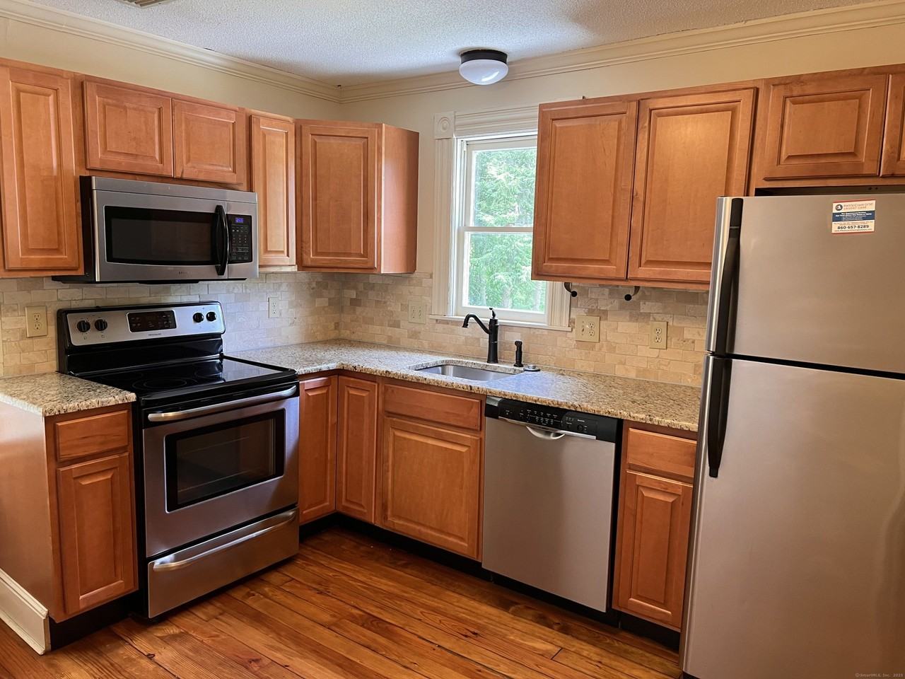 48 Pratt St - Photo 3 of 39