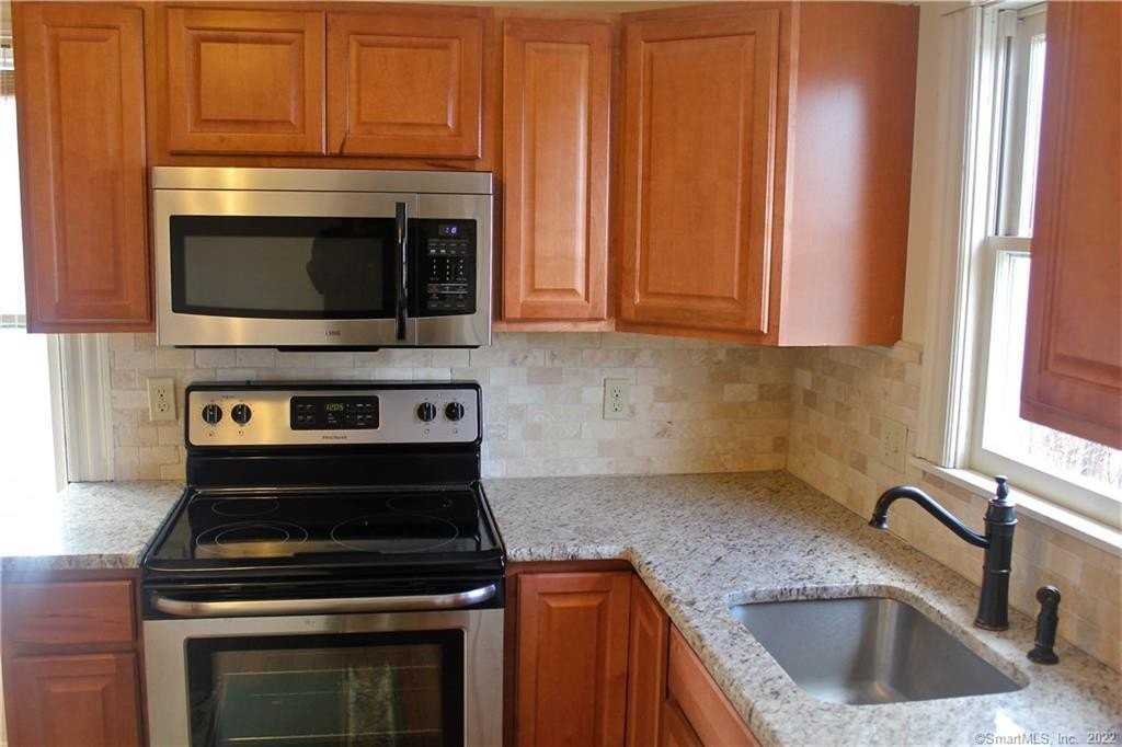 48 Pratt St - Photo 5 of 39