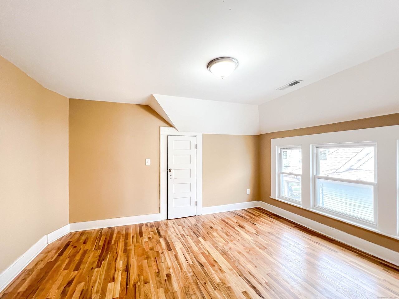 63 Eaton St Unit 3 #3 - Photo 4 of 11