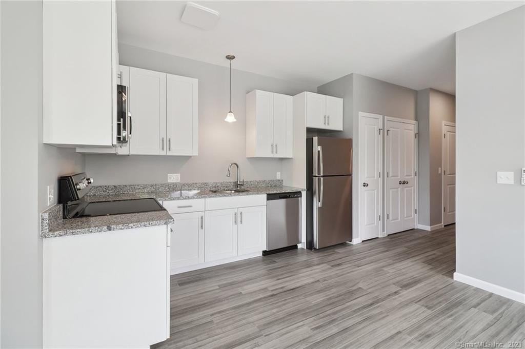 10 Steele Blvd Apt 202 #202 - Photo 6 of 20