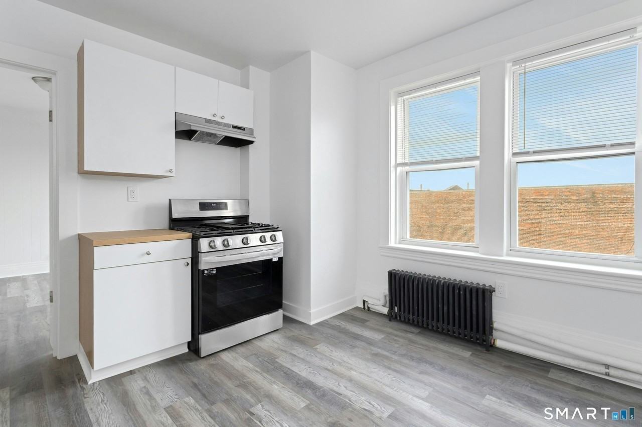 1220 State St Apt 3 #3 - Photo 2 of 16