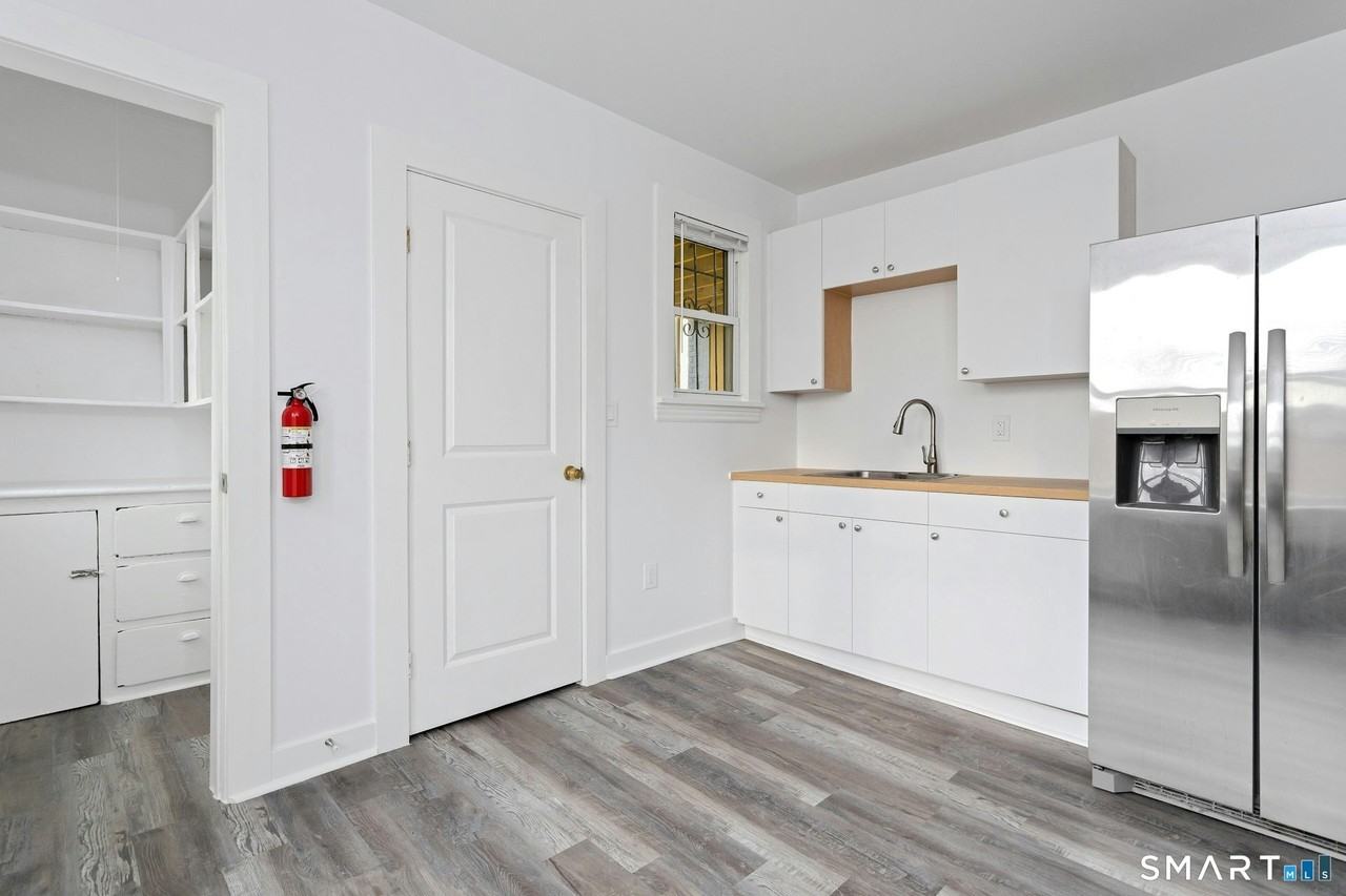 1220 State St Apt 3 #3 - Photo 4 of 16