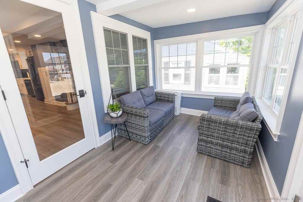 55 Swan Ave - Photo 5 of 40