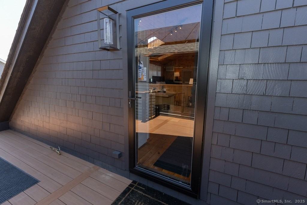 48 Swan Ave #A - Photo 5 of 22