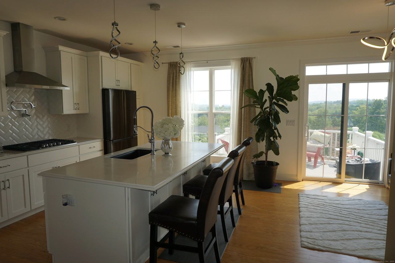 127 Brentwood Cir Unit 127 #127 - Photo 5 of 23