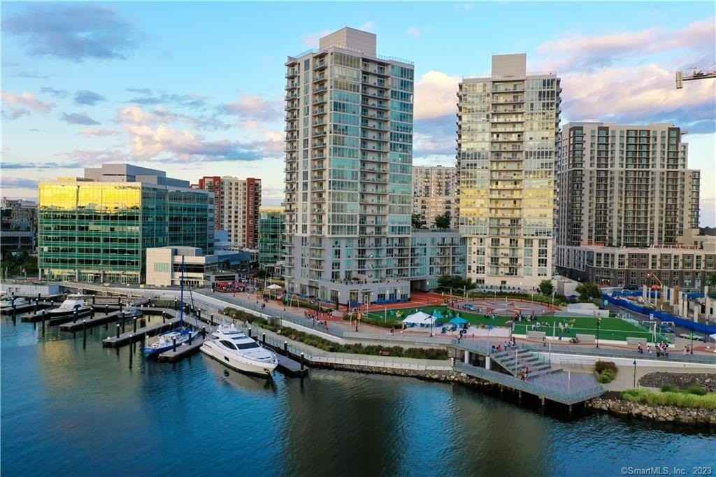 1 Harbor Point Rd Apt 257 #257