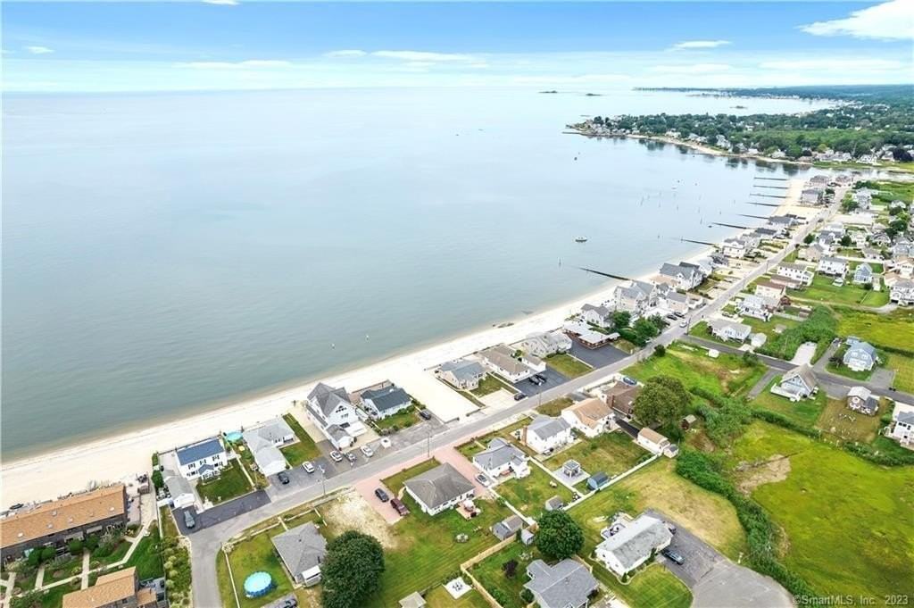 8 Belaire Mnr - Photo 3 of 36