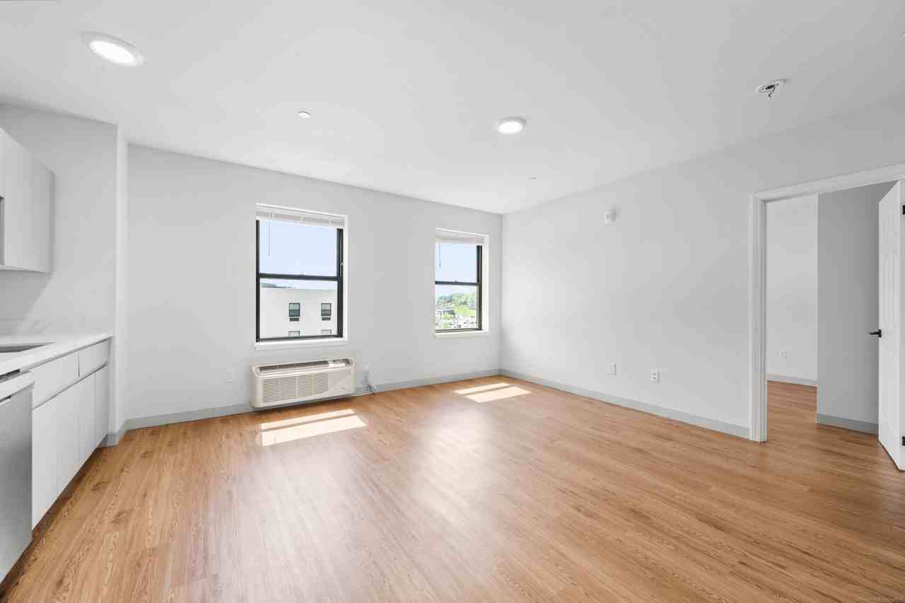 158 Main St - Photo 7 of 26