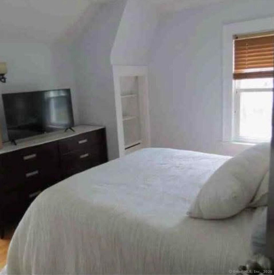 1350 Brooklawn Ave - Photo 3 of 12