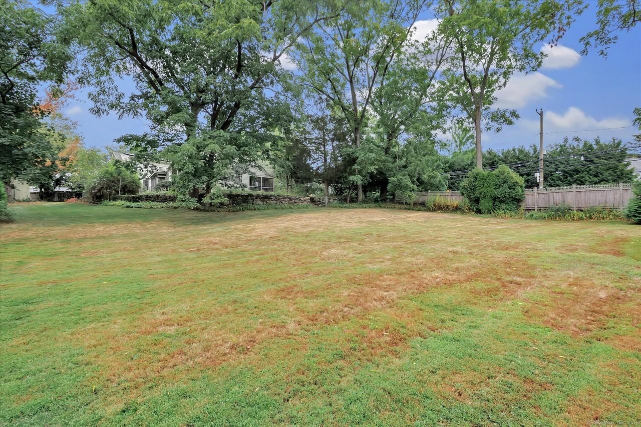 160 Hillspoint Rd - Photo 7 of 40