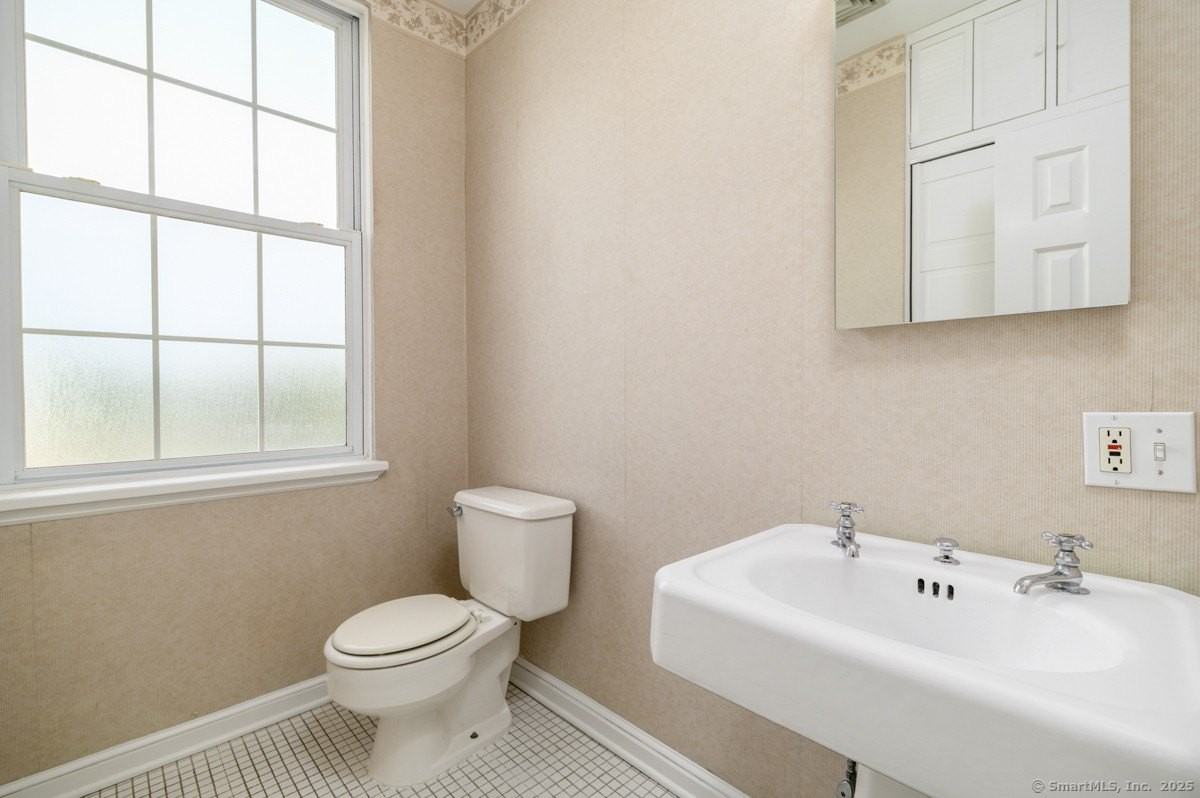 104 104 East Avenue unit: #2Nd Floor #2ndFL - Photo 6 of 20