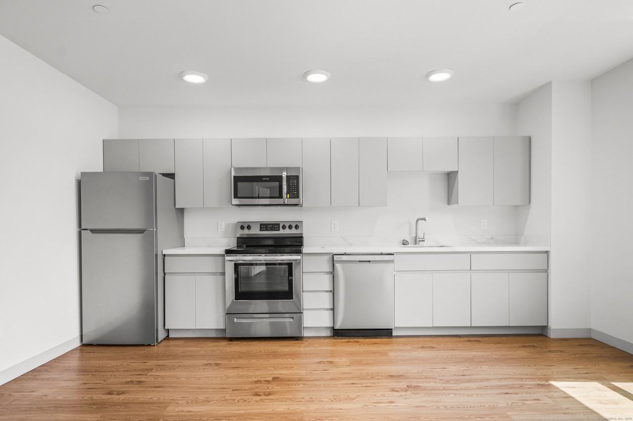 158 Main St - Photo 6 of 20