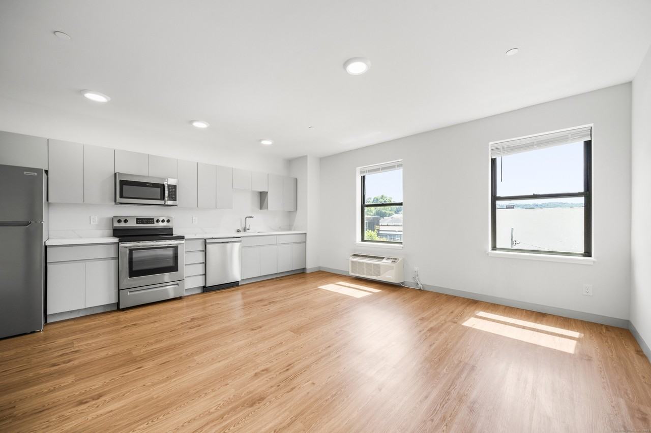 158 Main St - Photo 7 of 20