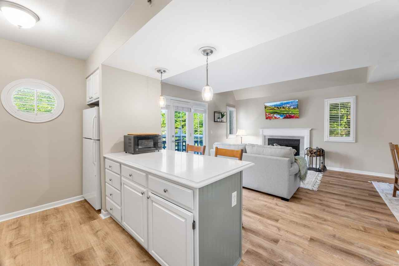 2124 Old Pond Ln Unit 2124 #2124 - Photo 3 of 30