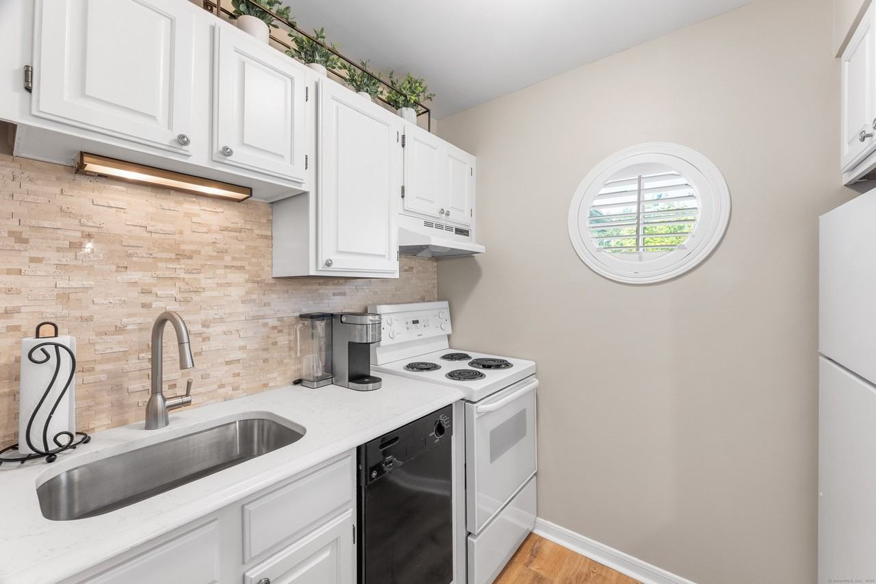 2124 Old Pond Ln Unit 2124 #2124 - Photo 4 of 30