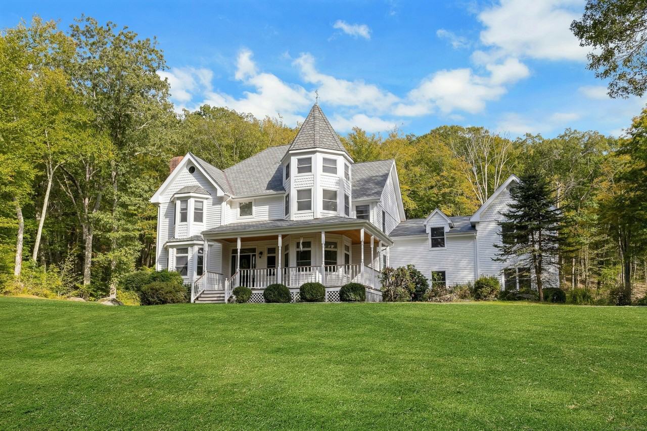 105 Honeysuckle Hill Ln - Photo 2 of 35