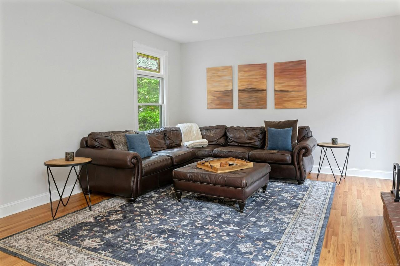 105 Honeysuckle Hill Ln - Photo 4 of 35