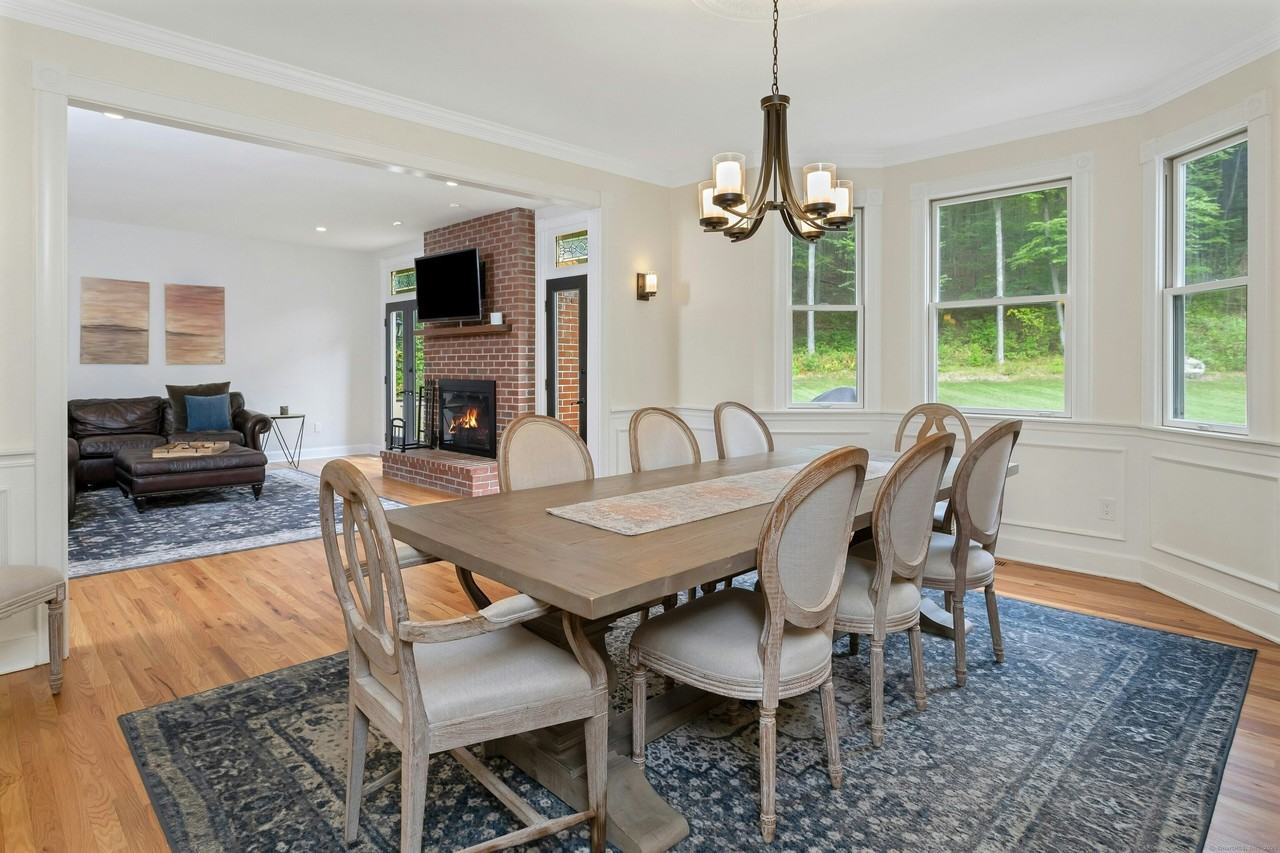 105 Honeysuckle Hill Ln - Photo 5 of 35