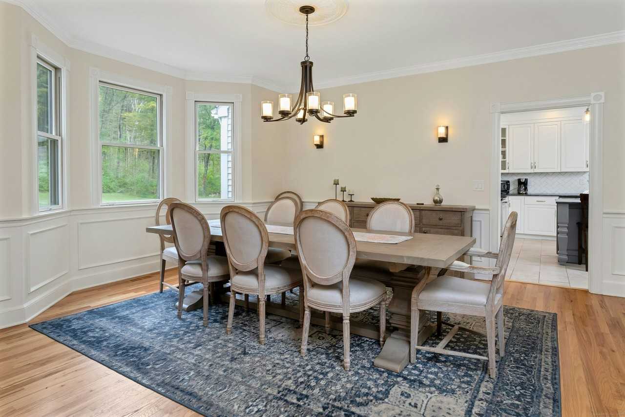 105 Honeysuckle Hill Ln - Photo 6 of 35