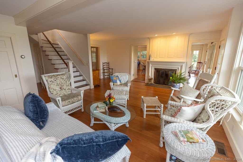 17 Agawam Ave - Photo 5 of 40