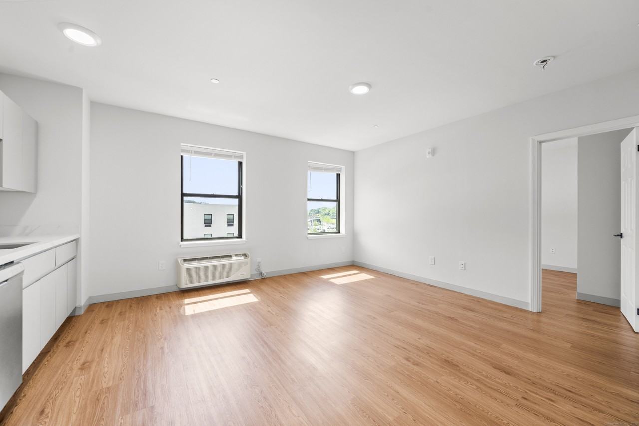 158 Main St - Photo 7 of 26