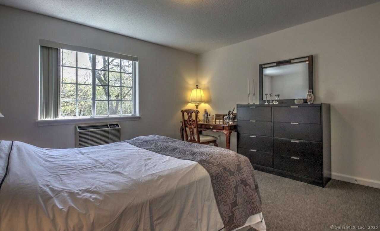 256 Peck Ln - Photo 7 of 11
