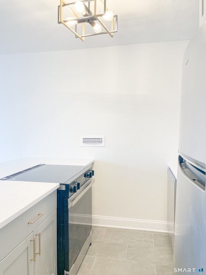 87 Glenbrook Rd Apt 4g #4G - Photo 3 of 22