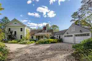 featured image of 4 Juniper Ledge Ln