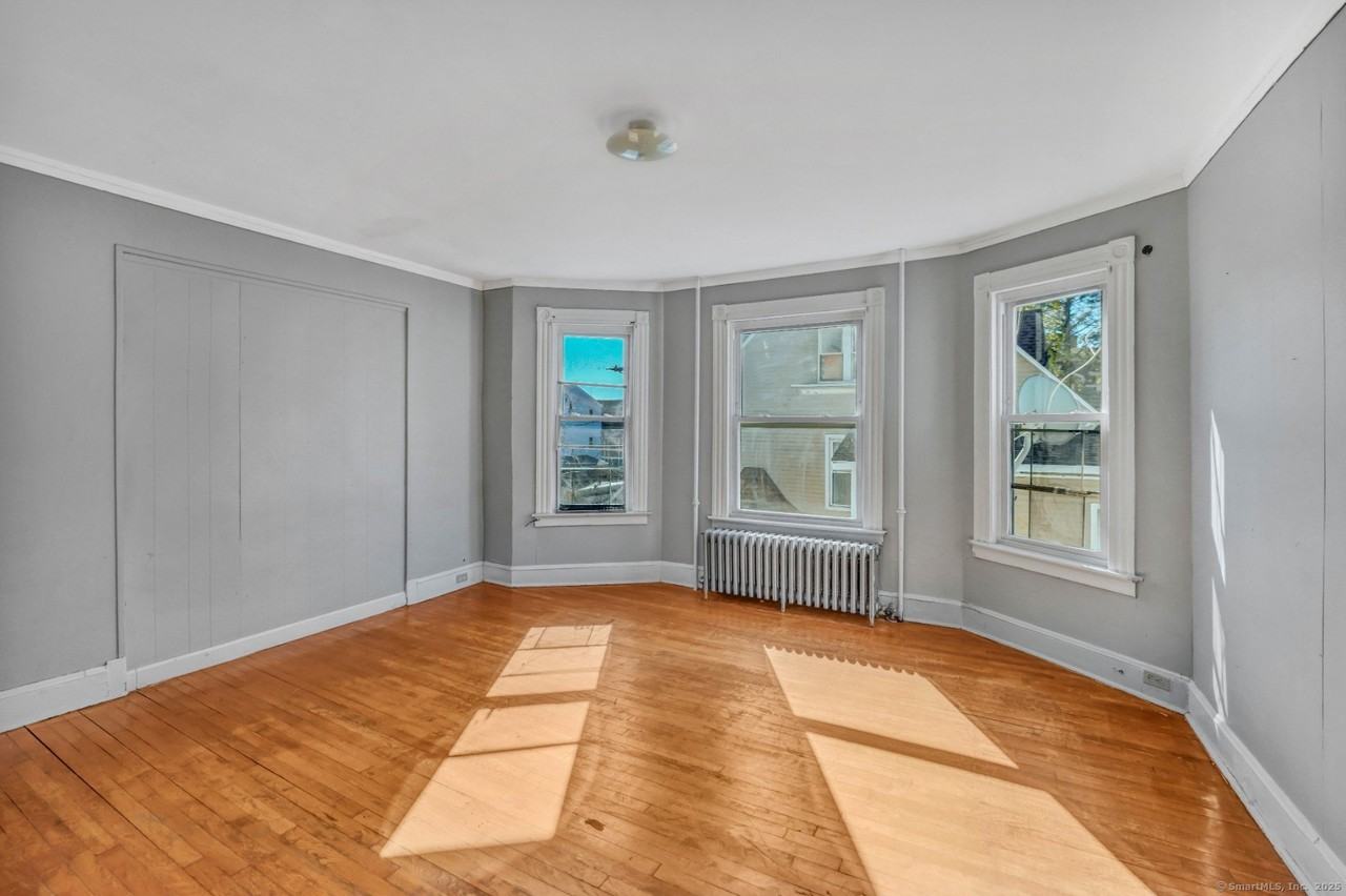 221 Willow St 2nd Fl #2ndFL - Photo 5 of 10