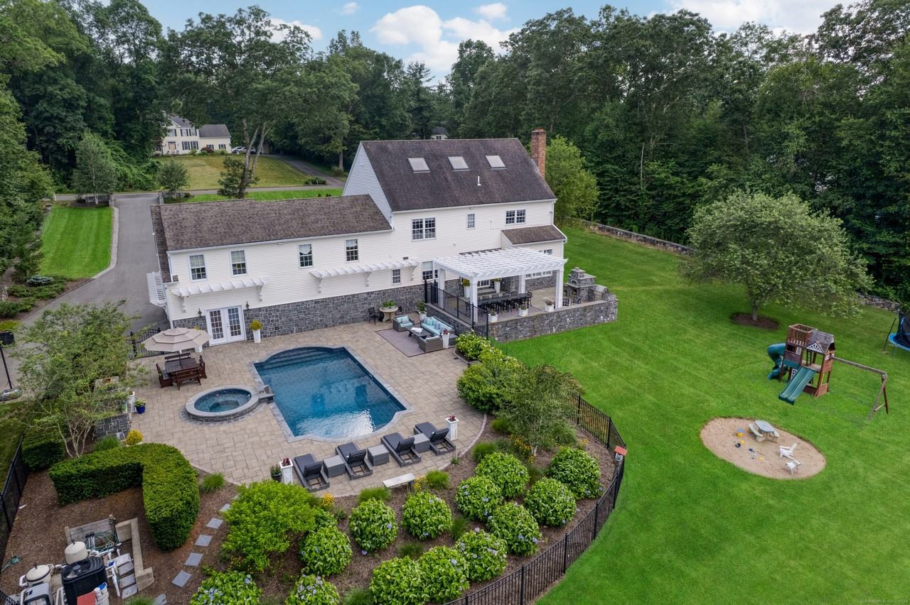 8 Jacob Ln - Photo 3 of 37