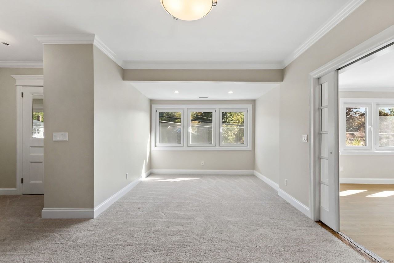 40 Ledge Ave - Photo 5 of 15