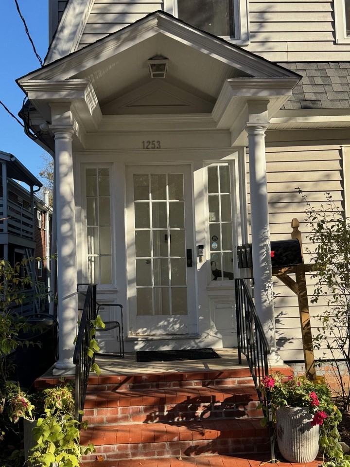 1253 Forest Rd #1 - Photo 4 of 29