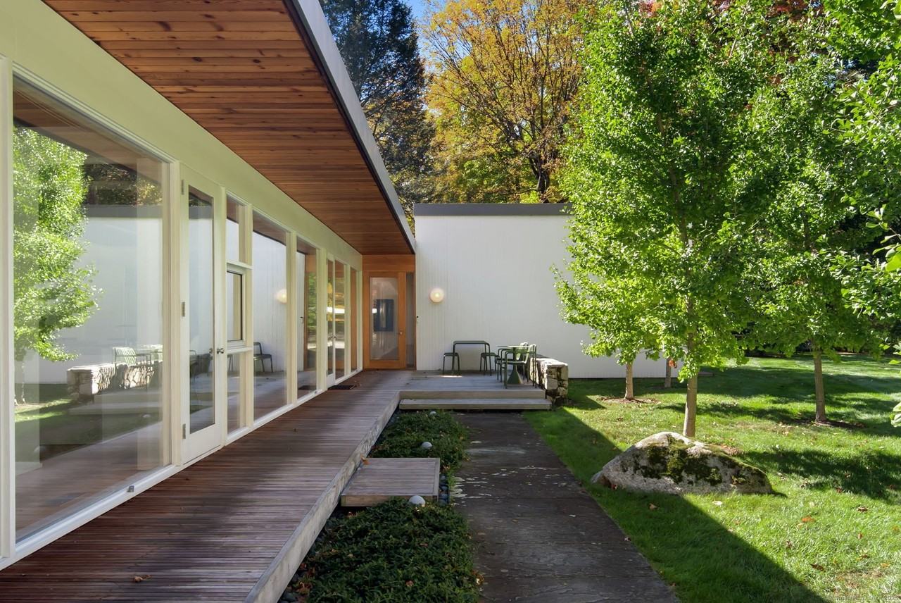 431 Valley Rd - Photo 3 of 36