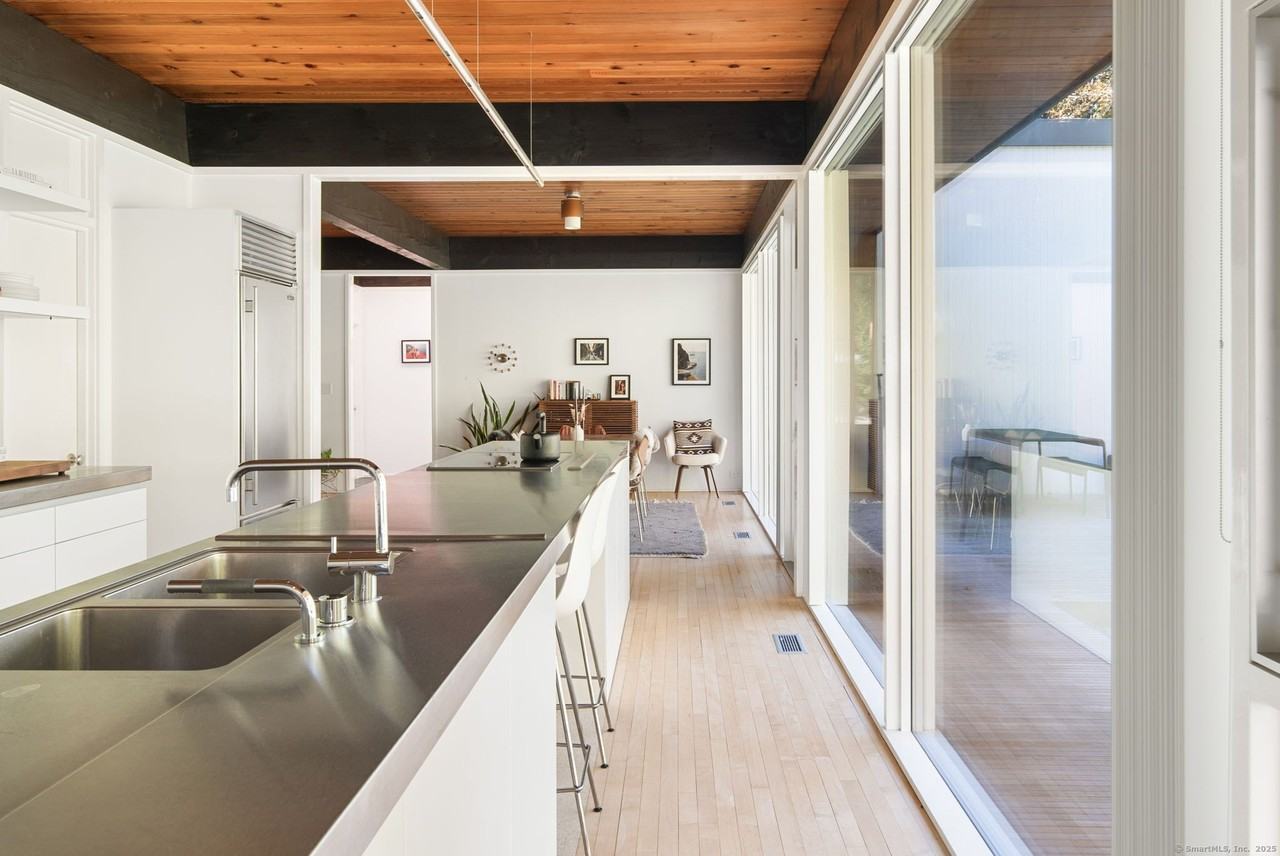 431 Valley Rd - Photo 4 of 36