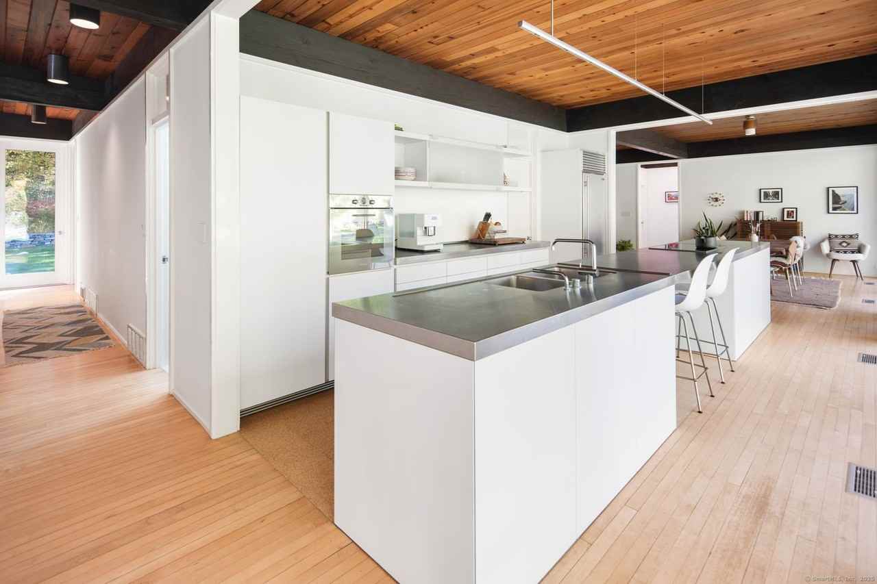 431 Valley Rd - Photo 5 of 36