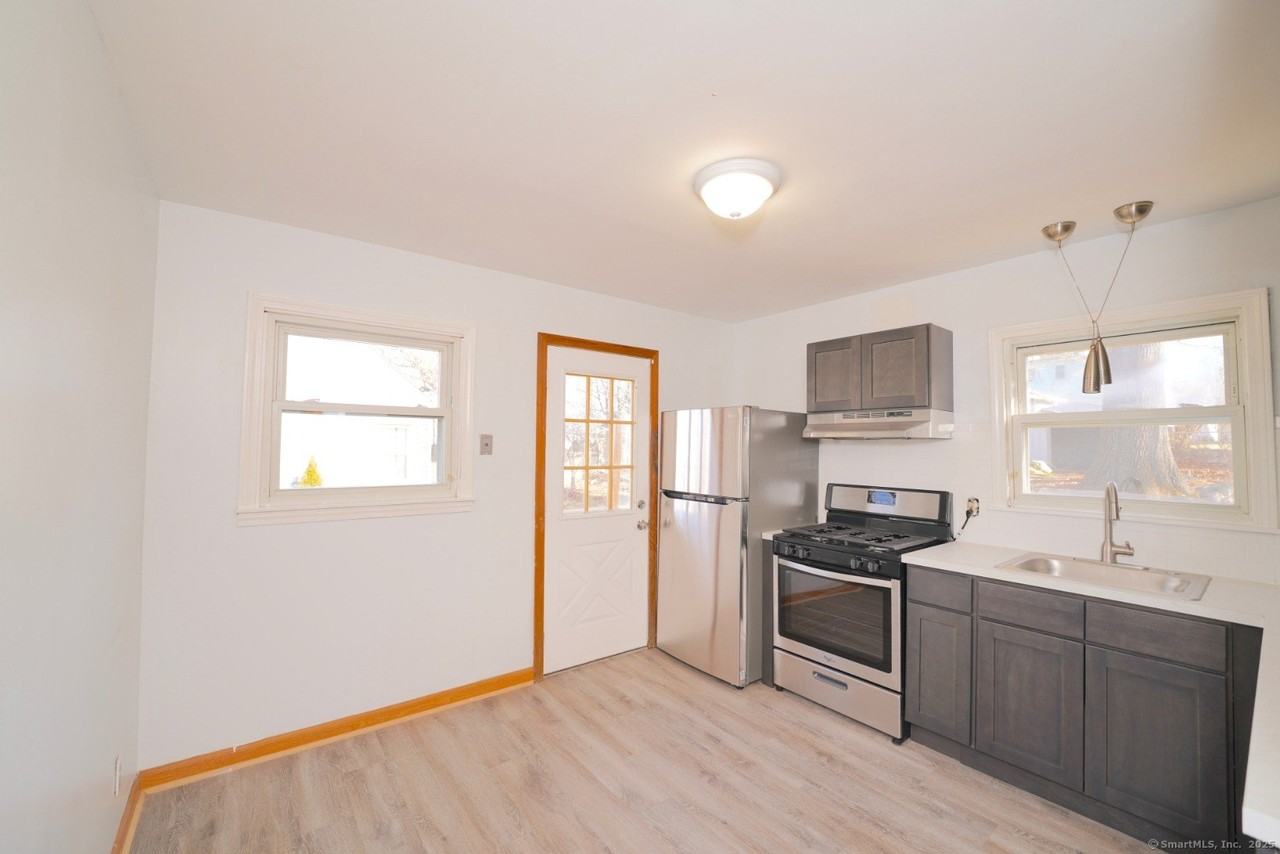 29 Myrna Ave - Photo 5 of 11