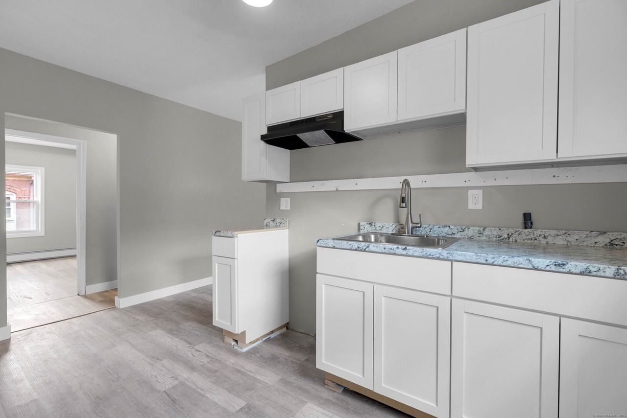 43 Seyms St Apt 1 #1 - Photo 4 of 8