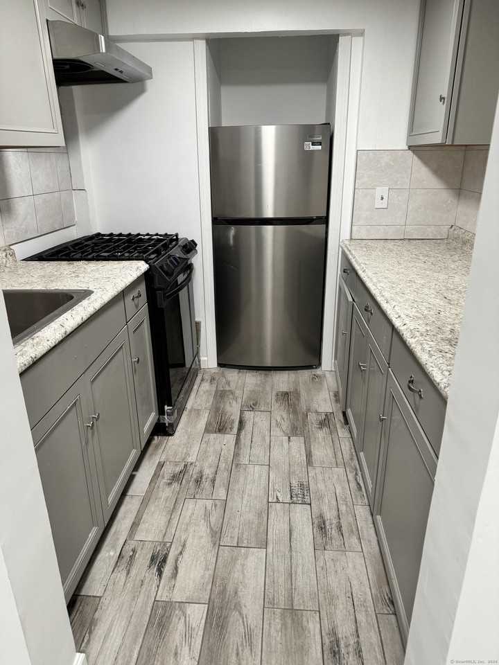 52 52 Pearl Street unit: Garden Apartment - Photo 3 of 12