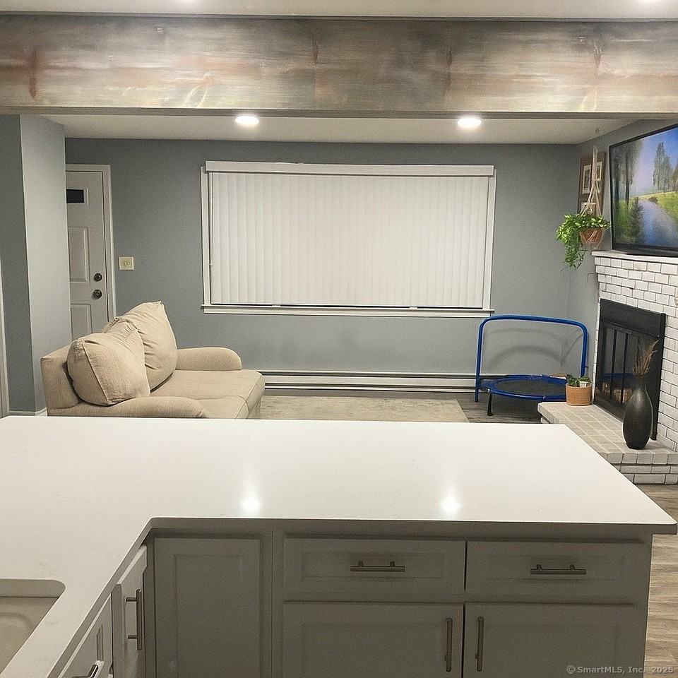 21 Goodwin St - Photo 2 of 9