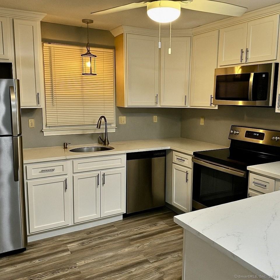 21 Goodwin St - Photo 3 of 9