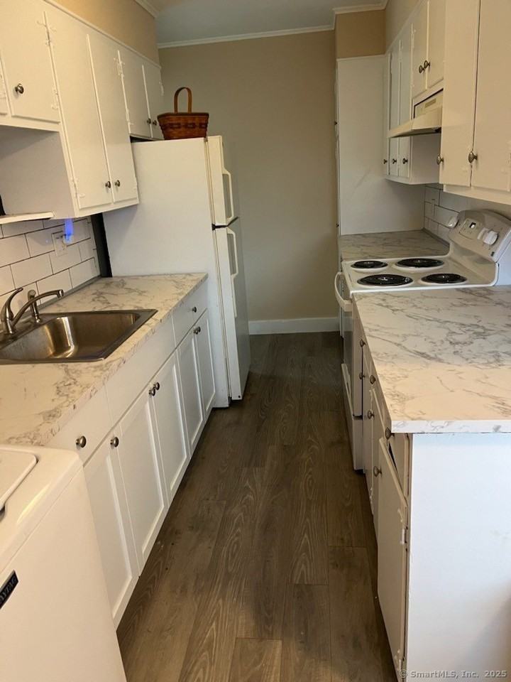 568 568 Danbury Road unit: White House, 1St Floor, S - Photo 4 of 6