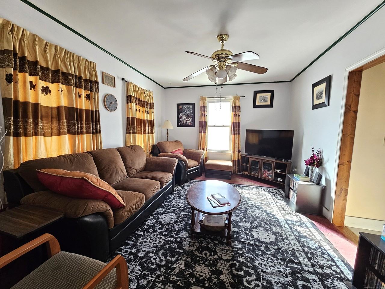 42 Washington St - Photo 2 of 15