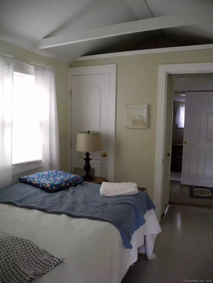 621 Fairfield Beach Rd - Photo 4 of 7