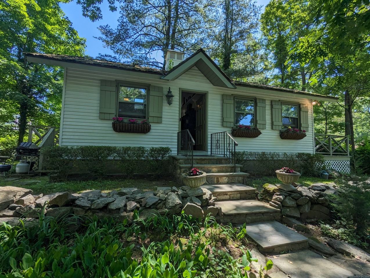 3 3 Wild Rose Lane unit: Cottage - Photo 2 of 16